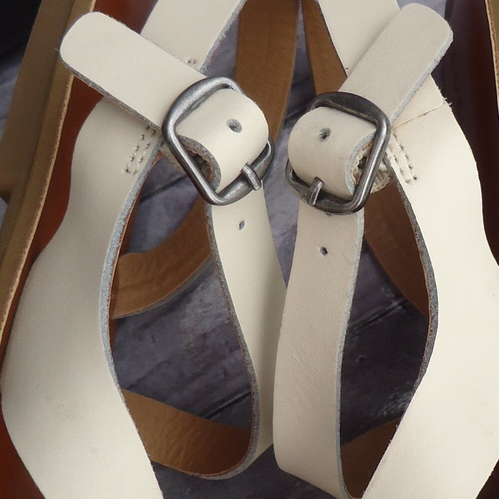 SIZE 8. LUCKY BRAND leather strappy sandals. - Picture 12 of 16